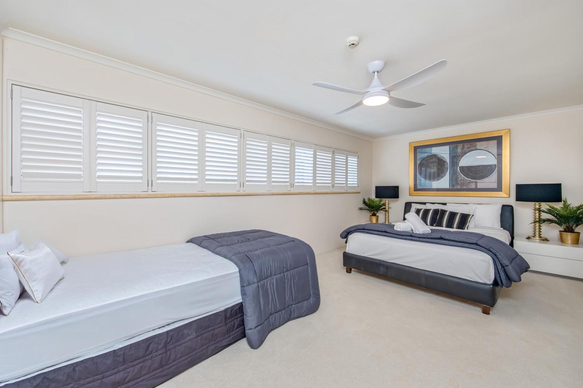 Pacific Plaza Apartments Gold Coast Room photo